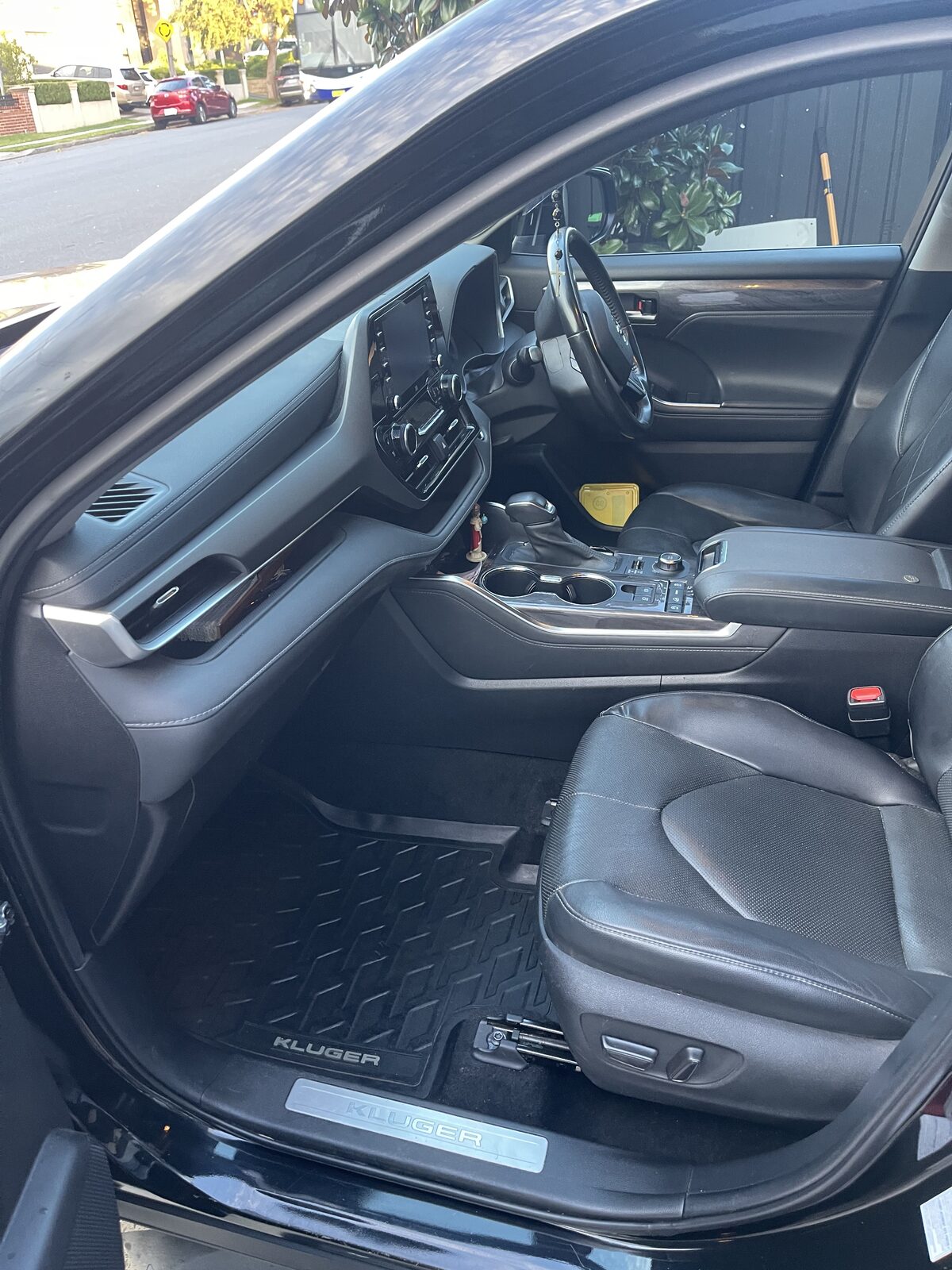 Toyota Kluger - Interior Cabin Detail