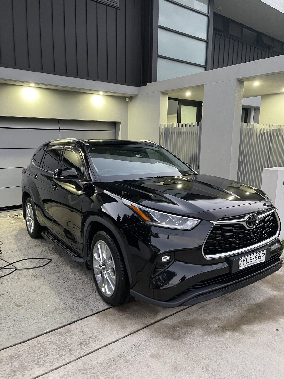 Toyota Highlander - Polished Black Exterior