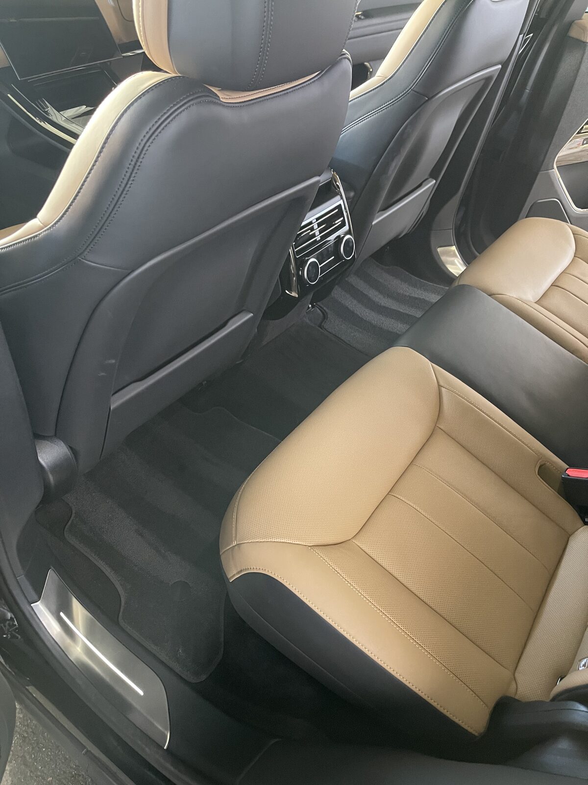 Luxury Rear Seats - Two-Tone Leather Detail
